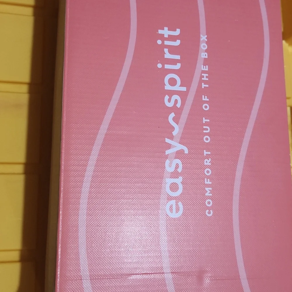 Shoes - Picture 1 of 4